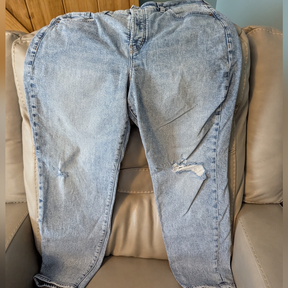 High Rise Straight Jeans - Picture 2 of 10